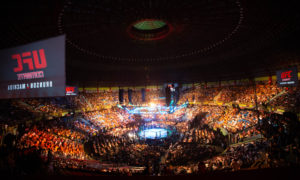Israel Adesanya and Robert Whittaker Go Toe To Toe In Middleweight Championship